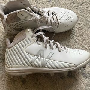 New Balance Lacrosse white girls shoes, size 4.5